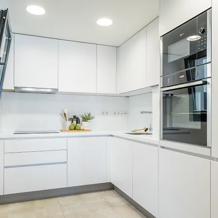 Inf26f - Modern And Bright Apartment