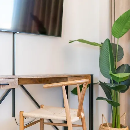 Inf2.6f - Modern And Bright Appartement