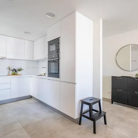 아파트 Inf2.6f - Modern And Bright 에스테포나