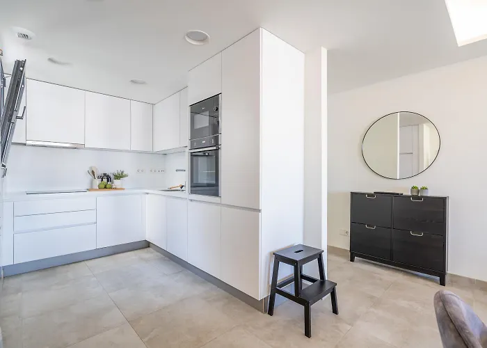 Inf2.6f - Modern And Bright Apartment *