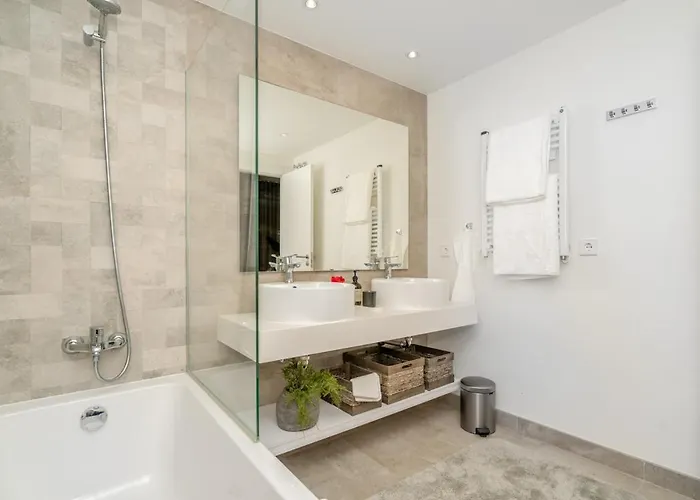 Inf2.6f - Modern And Bright *